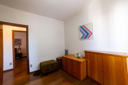 Apartamento à venda com 300m², 4 quartos e 4 vagas Apartamento à venda com 300m², 4 quartos e 4 vagasQuarto 1