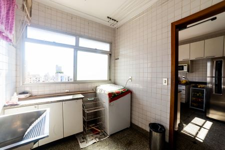 Apartamento à venda com 300m², 4 quartos e 4 vagas Apartamento à venda com 300m², 4 quartos e 4 vagasÁrea de Serviço