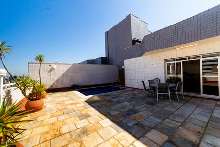 Apartamento à venda com 300m², 4 quartos e 4 vagas Apartamento à venda com 300m², 4 quartos e 4 vagasCobertura