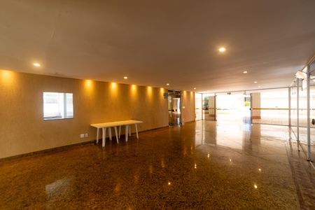 Apartamento à venda com 300m², 4 quartos e 4 vagas Apartamento à venda com 300m², 4 quartos e 4 vagasÁrea comum - Salão de festas