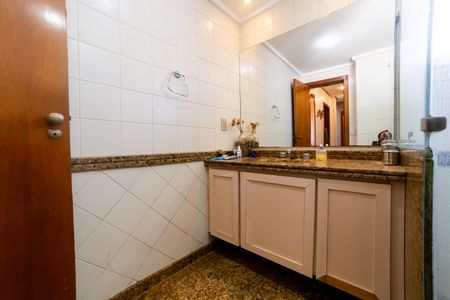 Apartamento à venda com 300m², 4 quartos e 4 vagas Apartamento à venda com 300m², 4 quartos e 4 vagasBanheiro Social 1