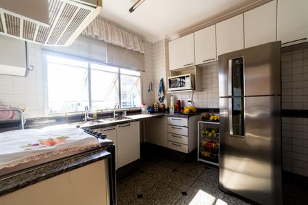 Apartamento à venda com 300m², 4 quartos e 4 vagas Apartamento à venda com 300m², 4 quartos e 4 vagasCozinha