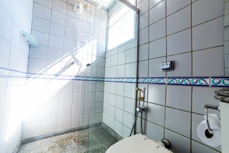 Apartamento à venda com 300m², 4 quartos e 4 vagas Apartamento à venda com 300m², 4 quartos e 4 vagasBanheiro Social 2