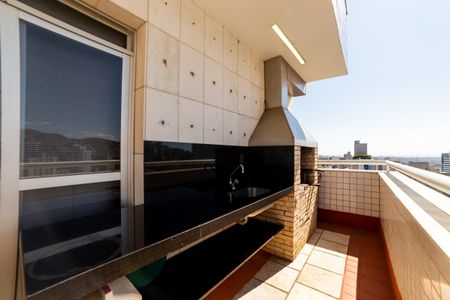 Apartamento à venda com 300m², 4 quartos e 4 vagas Apartamento à venda com 300m², 4 quartos e 4 vagasCobertura