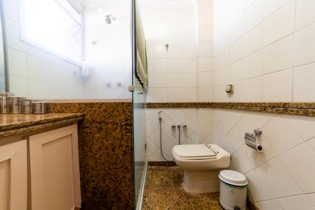 Apartamento à venda com 300m², 4 quartos e 4 vagas Apartamento à venda com 300m², 4 quartos e 4 vagasBanheiro Social 1