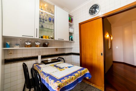 Apartamento à venda com 300m², 4 quartos e 4 vagas Apartamento à venda com 300m², 4 quartos e 4 vagasCozinha