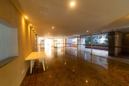 Apartamento à venda com 300m², 4 quartos e 4 vagas Apartamento à venda com 300m², 4 quartos e 4 vagasÁrea comum - Salão de festas