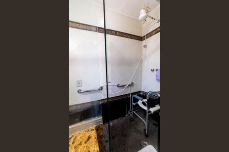 Apartamento à venda com 300m², 4 quartos e 4 vagas Apartamento à venda com 300m², 4 quartos e 4 vagasBanheiro da Suíte