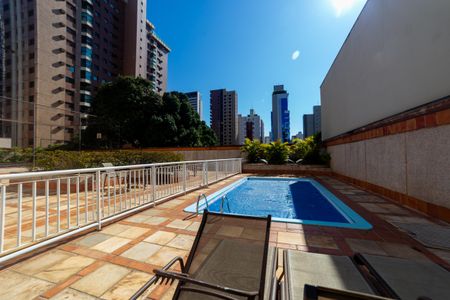Apartamento à venda com 300m², 4 quartos e 4 vagas Apartamento à venda com 300m², 4 quartos e 4 vagasÁrea comum - Piscina