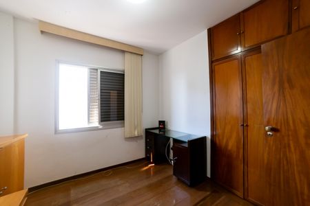Apartamento à venda com 300m², 4 quartos e 4 vagas Apartamento à venda com 300m², 4 quartos e 4 vagasQuarto 1