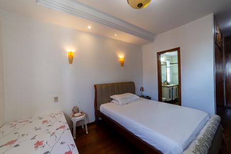 Apartamento à venda com 300m², 4 quartos e 4 vagas Apartamento à venda com 300m², 4 quartos e 4 vagasSuíte