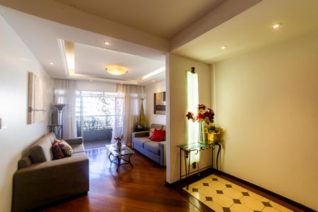 Apartamento à venda com 300m², 4 quartos e 4 vagas Apartamento à venda com 300m², 4 quartos e 4 vagasSala