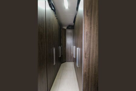 Casa à venda com 245m², 4 quartos e 3 vagas Casa à venda com 245m², 4 quartos e 3 vagasCloset da Suíte 2