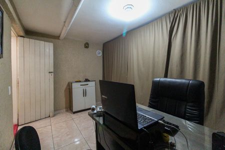 Casa à venda com 245m², 4 quartos e 3 vagas Casa à venda com 245m², 4 quartos e 3 vagasEscritório