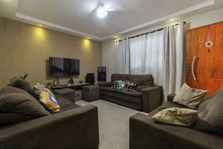 Casa à venda com 245m², 4 quartos e 3 vagas Casa à venda com 245m², 4 quartos e 3 vagasSala