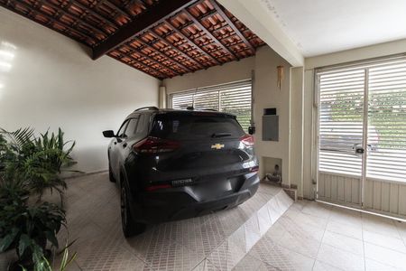 Casa à venda com 245m², 4 quartos e 3 vagas Casa à venda com 245m², 4 quartos e 3 vagasGaragem