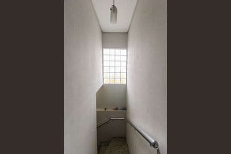 Casa à venda com 245m², 4 quartos e 3 vagas Casa à venda com 245m², 4 quartos e 3 vagasEscada