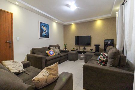 Casa à venda com 245m², 4 quartos e 3 vagas Casa à venda com 245m², 4 quartos e 3 vagasSala