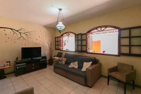 Sala de casa à venda com 5 quartos, 360m² em Venda Nova, Belo Horizonte