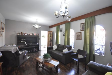 Casa à venda com 180m², 3 quartos e 3 vagasSala