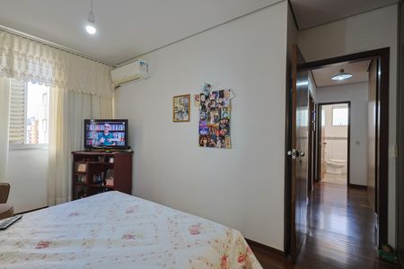 Apartamento à venda com 260m², 3 quartos e 2 vagas Apartamento à venda com 260m², 3 quartos e 2 vagasQuarto 3 - Suíte