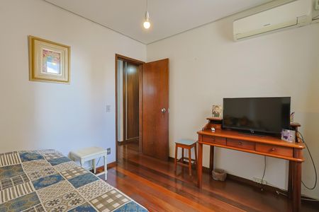 Apartamento à venda com 260m², 3 quartos e 2 vagas Apartamento à venda com 260m², 3 quartos e 2 vagasQuarto 1