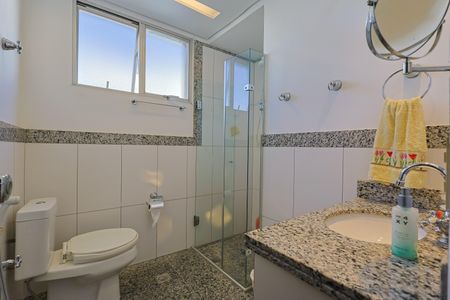 Apartamento à venda com 260m², 3 quartos e 2 vagas Apartamento à venda com 260m², 3 quartos e 2 vagasBanheiro
