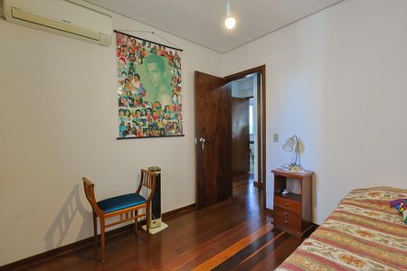 Apartamento à venda com 260m², 3 quartos e 2 vagas Apartamento à venda com 260m², 3 quartos e 2 vagasQuarto 2