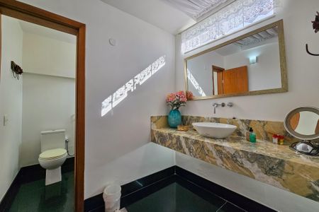 Apartamento à venda com 260m², 3 quartos e 2 vagas Apartamento à venda com 260m², 3 quartos e 2 vagasBanheiro 2