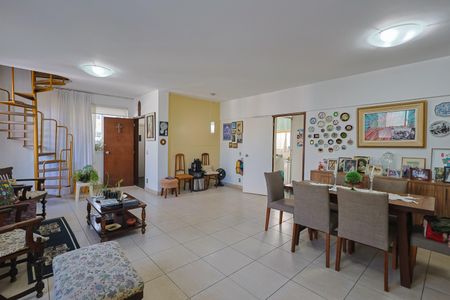 Apartamento à venda com 260m², 3 quartos e 2 vagas Apartamento à venda com 260m², 3 quartos e 2 vagasSala