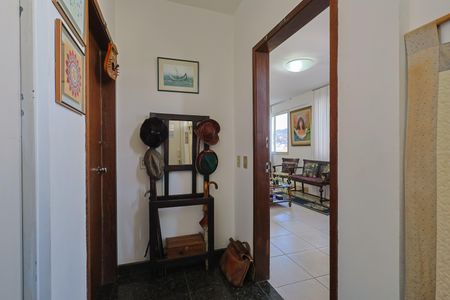 Apartamento à venda com 260m², 3 quartos e 2 vagas Apartamento à venda com 260m², 3 quartos e 2 vagasEntrada