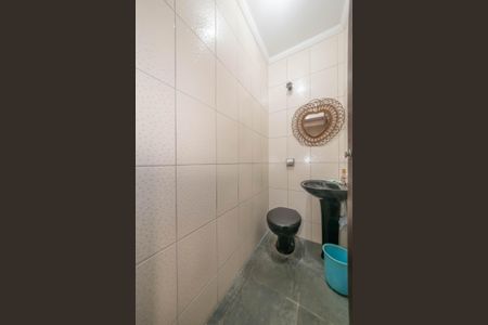 Casa à venda com 260m², 3 quartos e 9 vagasBanheiro de Serviço