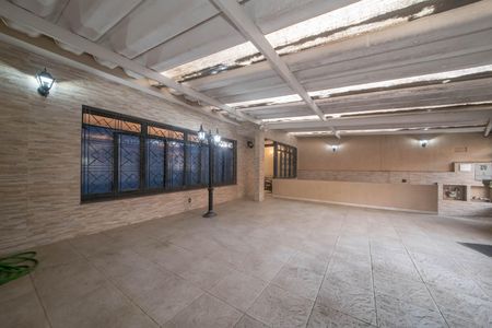 Casa à venda com 260m², 3 quartos e 9 vagasGaragem Frente