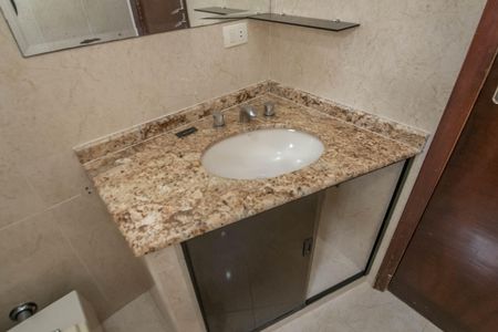 Casa à venda com 260m², 3 quartos e 9 vagasBanheiro Social