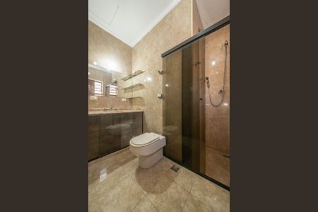 Casa à venda com 260m², 3 quartos e 9 vagasBanheiro da Suíte