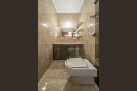 Casa à venda com 260m², 3 quartos e 9 vagasBanheiro da Suíte