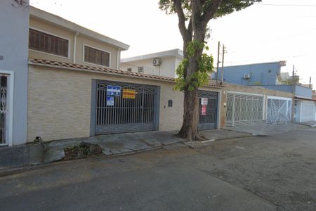 Casa à venda com 260m², 3 quartos e 9 vagasFachada