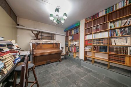 Casa à venda com 260m², 3 quartos e 9 vagasBiblioteca