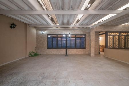 Casa à venda com 260m², 3 quartos e 9 vagasGaragem Frente