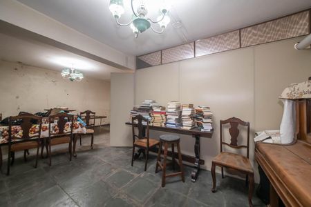 Casa à venda com 260m², 3 quartos e 9 vagasBiblioteca