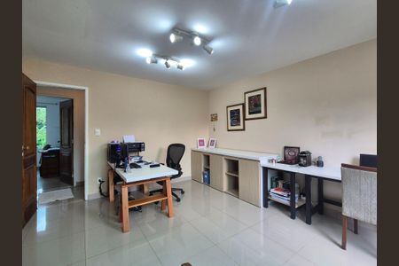 Casa à venda com 180m², 4 quartos e 1 vagaSuite 2