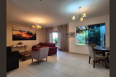 Casa à venda com 180m², 4 quartos e 1 vagaSala