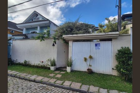 Casa à venda com 180m², 4 quartos e 1 vagaFachada