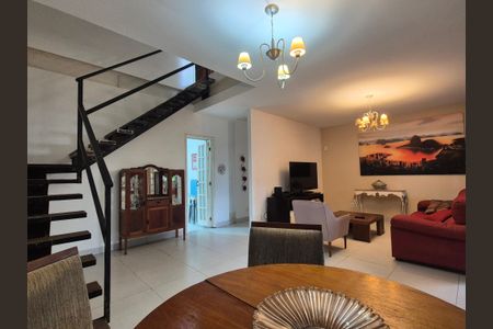 Casa à venda com 180m², 4 quartos e 1 vagaSala