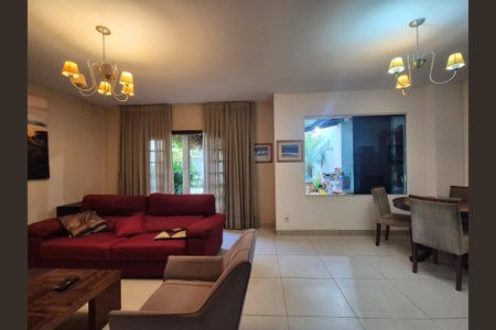 Casa à venda com 180m², 4 quartos e 1 vagaSala