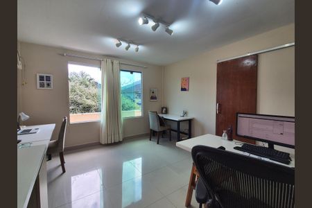 Casa à venda com 180m², 4 quartos e 1 vagaSuite 2