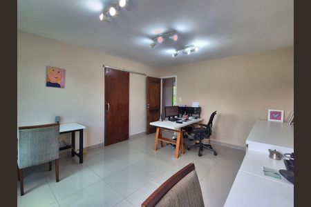 Casa à venda com 180m², 4 quartos e 1 vagaSuite 2