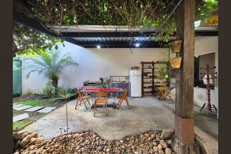 Casa à venda com 180m², 4 quartos e 1 vagaÁrea externa