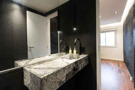 Apartamento à venda com 81m², 2 quartos e 2 vagasBanheiro Social