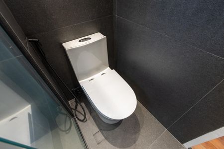 Apartamento à venda com 81m², 2 quartos e 2 vagasBanheiro da Suíte